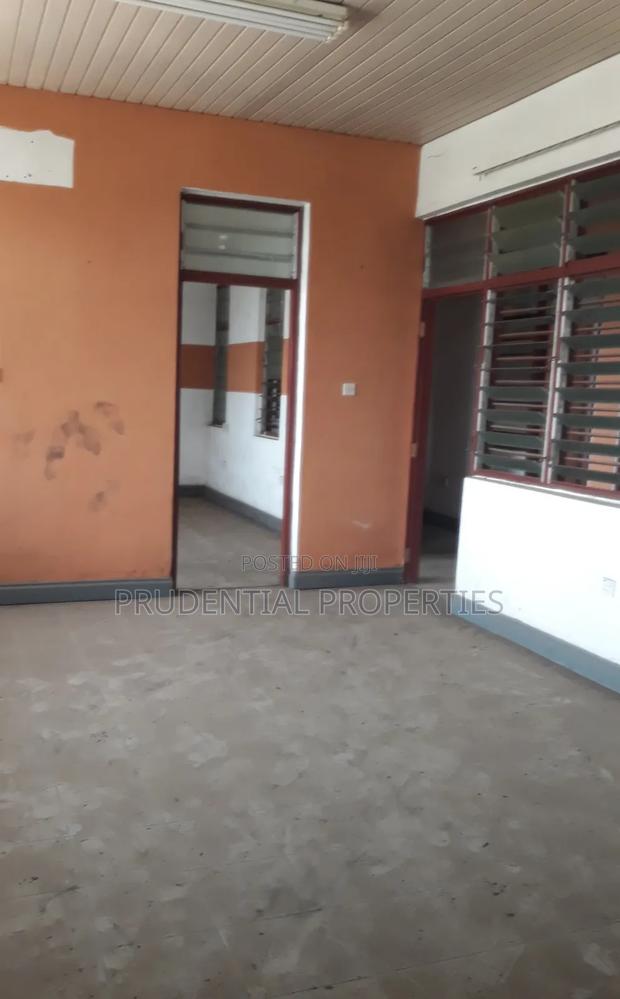 6 Bedrooms Office Space for Rent at Tesano · Photo 6