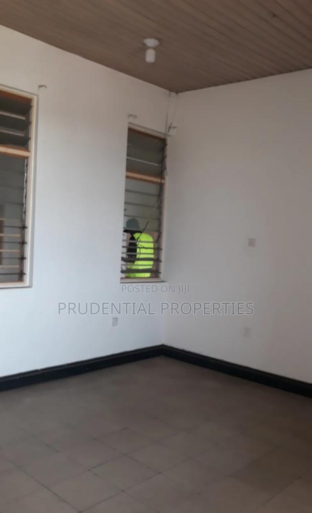 5 Bedrooms Office Space for Rent at Tesano · Photo 1