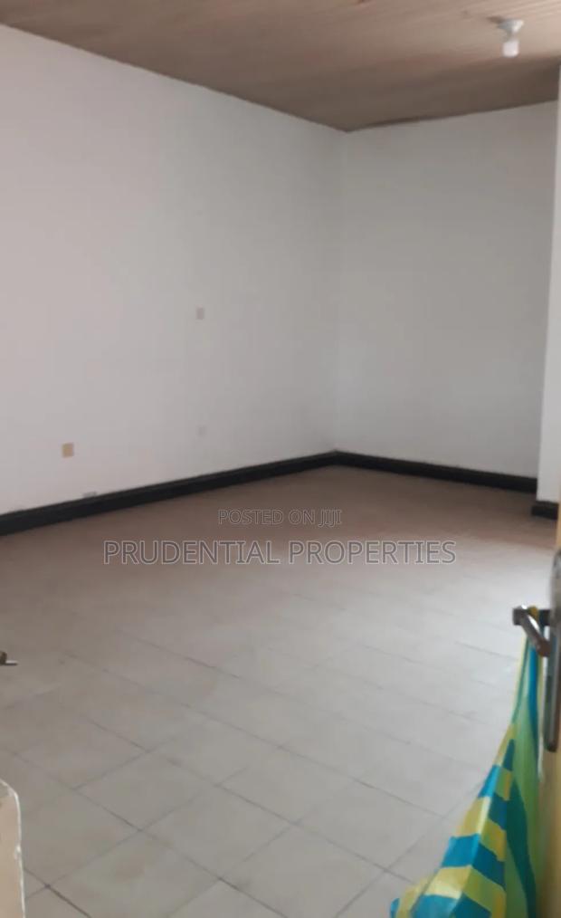 5 Bedrooms Office Space for Rent at Tesano · Photo 2