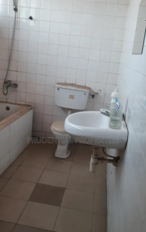 5 Bedrooms Office Space for Rent at Tesano · Photo 5