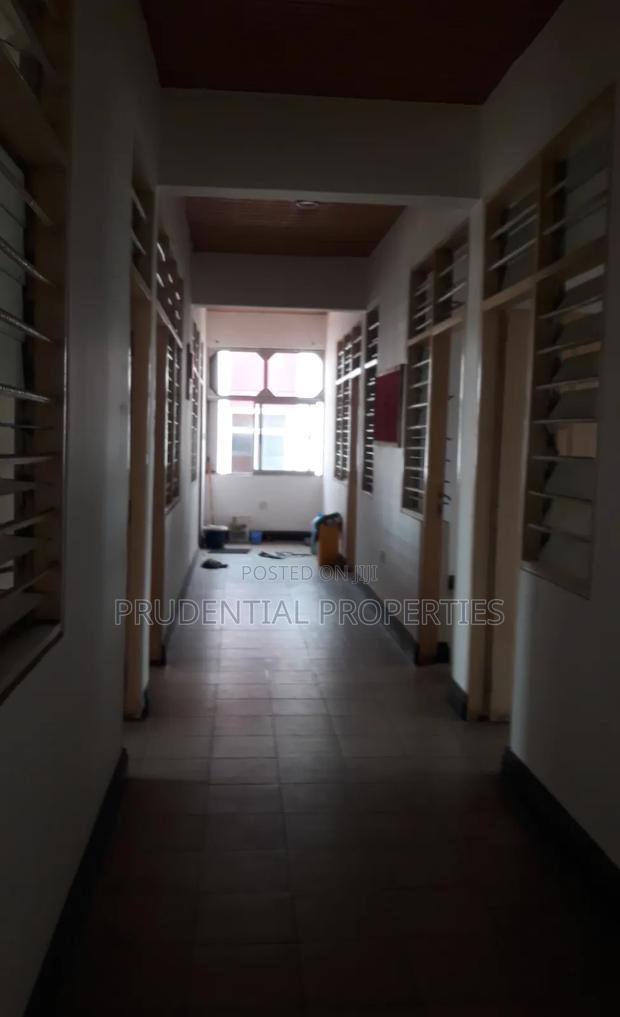 5 Bedrooms Office Space for Rent at Tesano · Photo 6