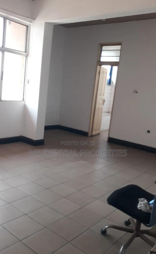5 Bedrooms Office Space for Rent at Tesano · Photo 8