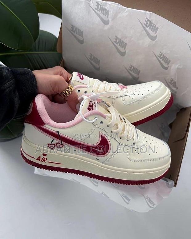 Nike Air Force 1 for Ladies · Photo 1
