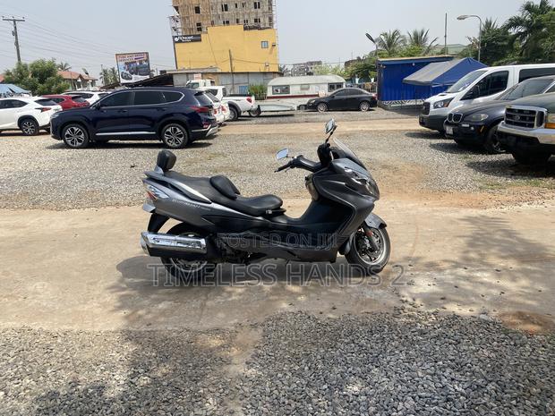 Suzuki Burgman 2017 Silver · Photo 3