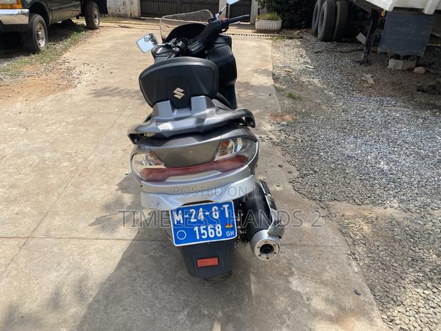 Suzuki Burgman 2017 Silver · Photo 5