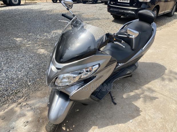 Suzuki Burgman 2017 Silver · Photo 2