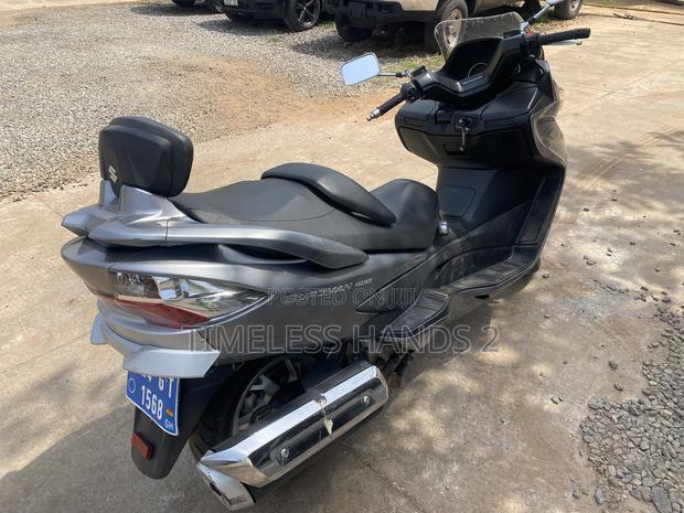 Suzuki Burgman 2017 Silver · Photo 4