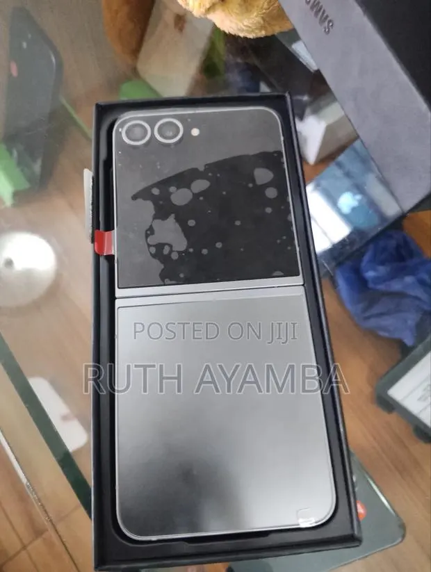 New Samsung Galaxy Z Flip6 256 GB Gray · Photo 1