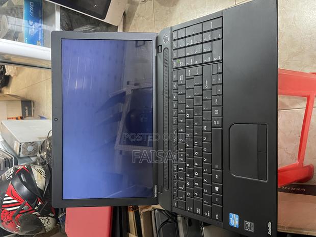 Laptop Toshiba Satellite C50A 4GB Intel Core I3 HDD 500GB · Photo 4