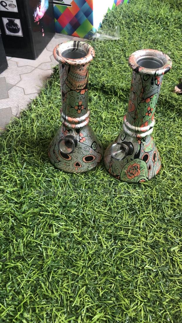 Bong Pipe Available · Photo 4