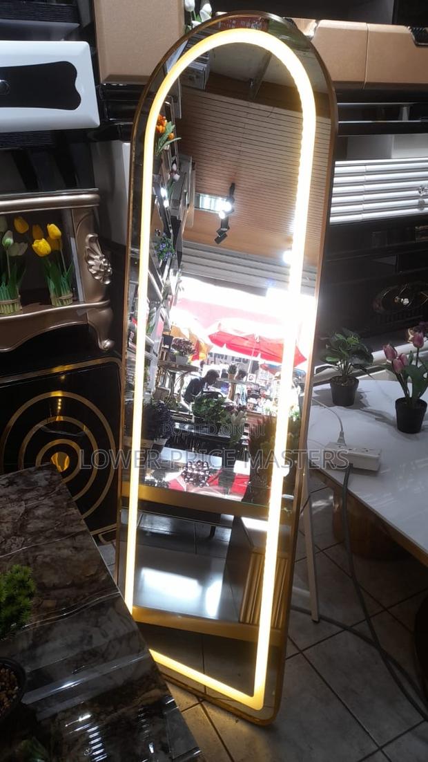 Led Light Standing Dressing Mirror · Photo 1