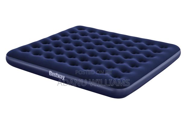 Inflatable Flocked Kingsize Airbed With Pump · Photo 2