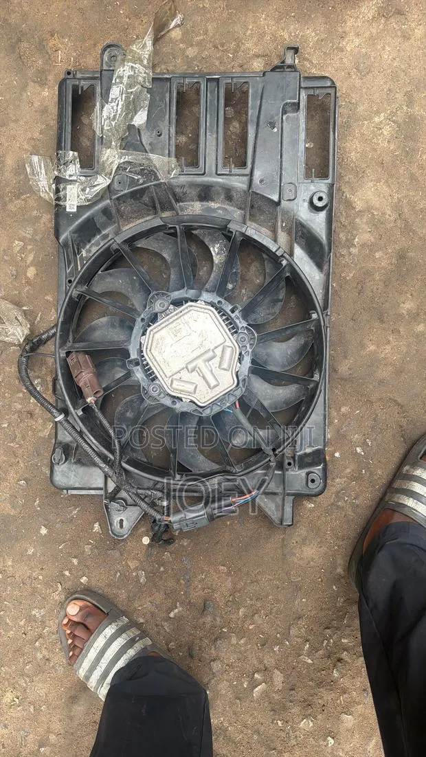 Chevrolet Malibu 2016/20 Radiator Fan · Photo 1