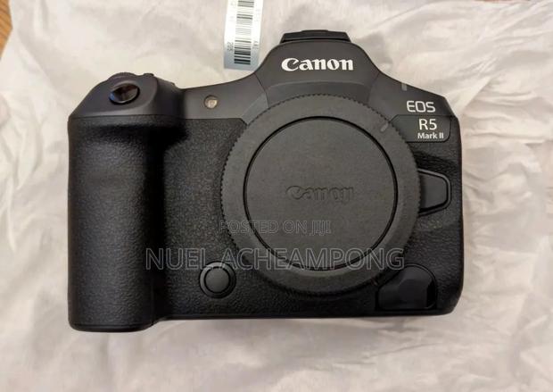 Canon R5 Mark II UK Model, SmallRig HawkLock Cage, Canon RF-EF Adapt. · Photo 3