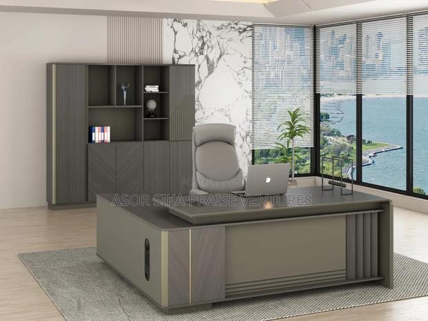 Executive Table · Photo 1