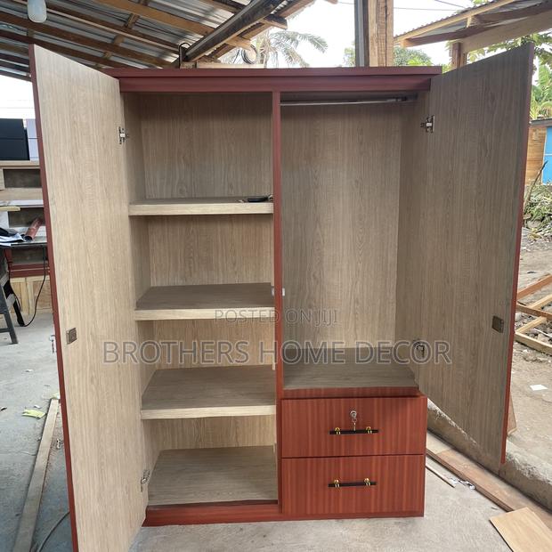 Laminated Two Doors Wardrobe · Photo 2