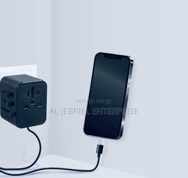 Universal Travel Adapter -Porodo · Photo 4