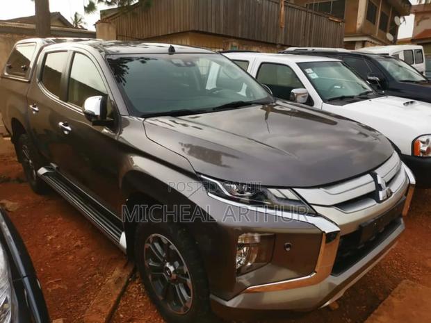 Mitsubishi L200 2020 · Photo 2