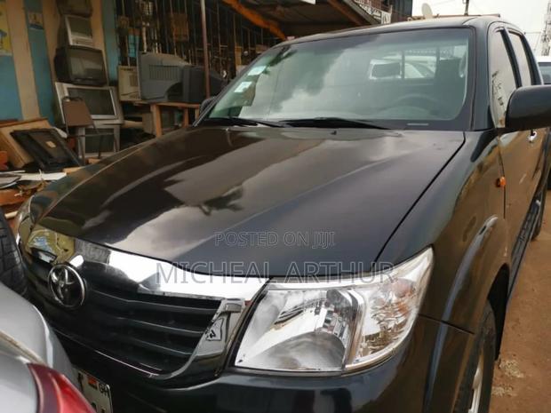 Toyota Hilux 2014 Black · Photo 1