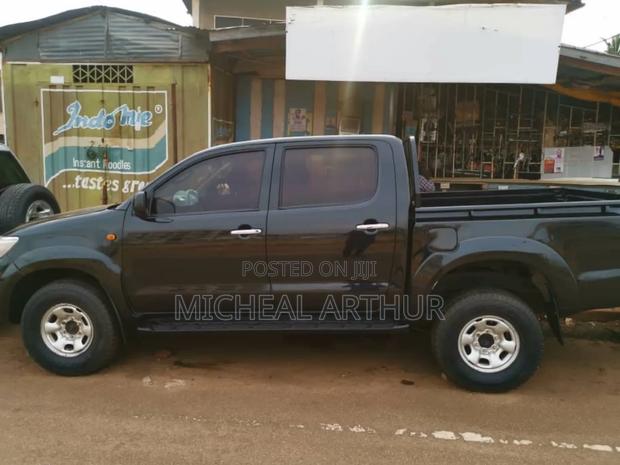 Toyota Hilux 2014 Black · Photo 3