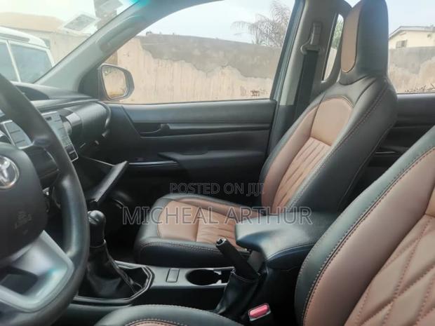 Toyota Hilux 2014 Black · Photo 5