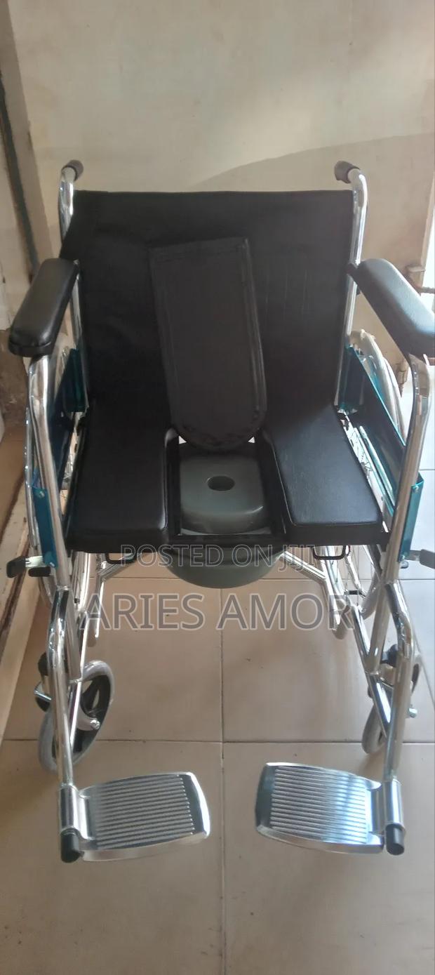 Short Back Commode Wheelchair · Photo 1