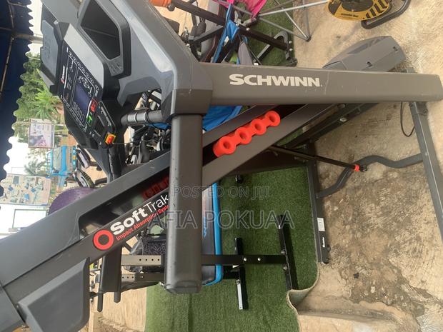 Schwinn Treaddmill 150kg · Photo 2