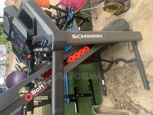 Schwinn Treaddmill 150kg · Photo 3