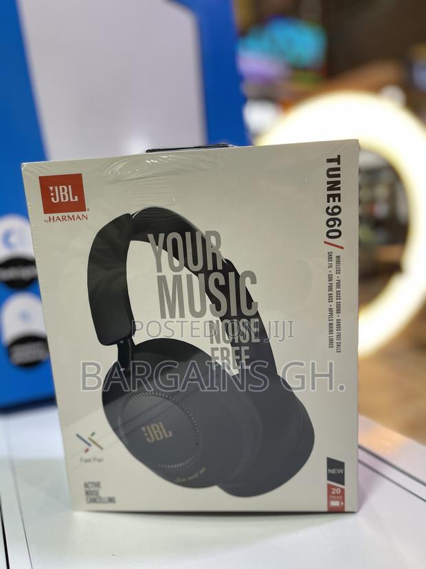 JBL Tune 960 Deep Bass Headphone With Protective Bag · Photo 3