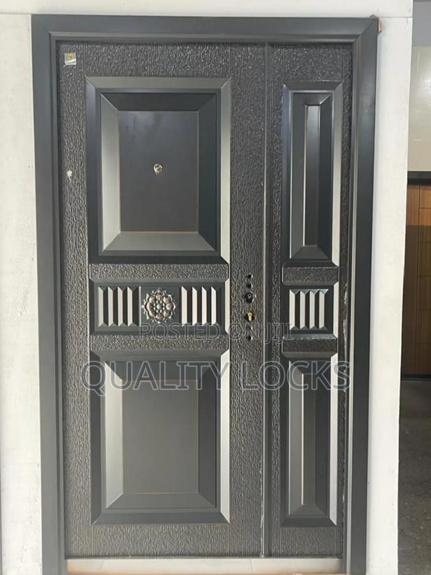 Exclusive Anti-Rust Metal Door With Accessories · Photo 1