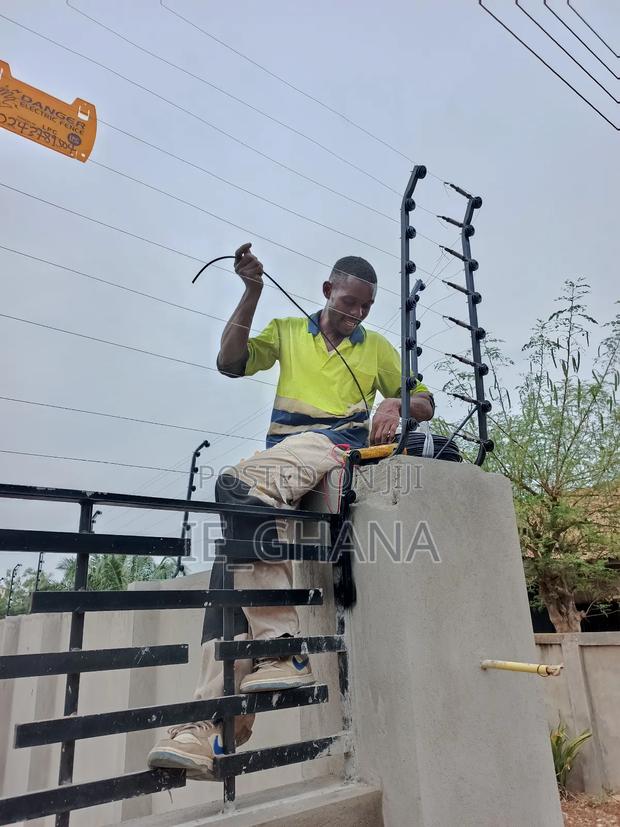 Security Fence Installation · Photo 4