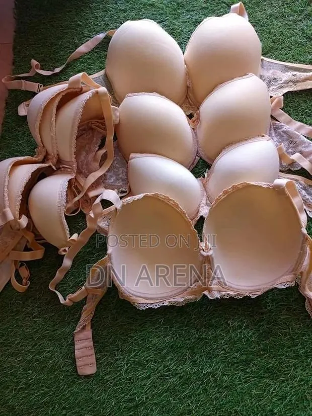Smooth Bra Gh420 a Dozen of 12 Pieces. · Photo 1