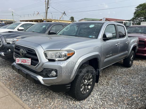Toyota Tacoma SR 2018 Gray · Photo 5