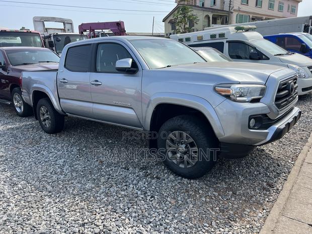 Toyota Tacoma SR 2018 Gray · Photo 3