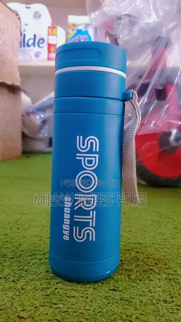 Glass Water Bottle · Photo 5