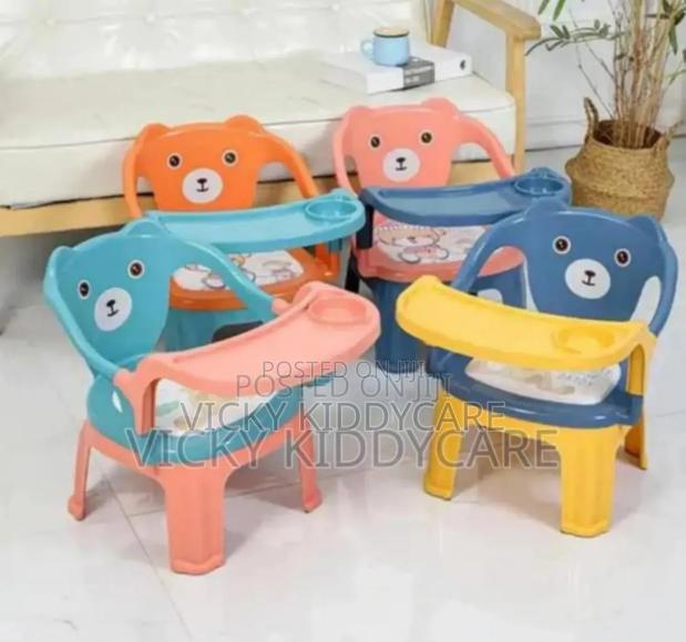 Kids Chair With Feeding Tray · Photo 1