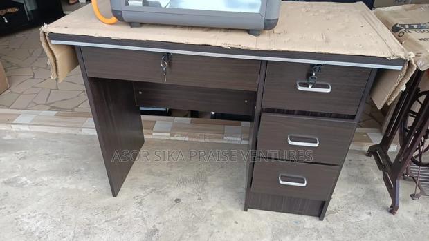 Office Table · Photo 1