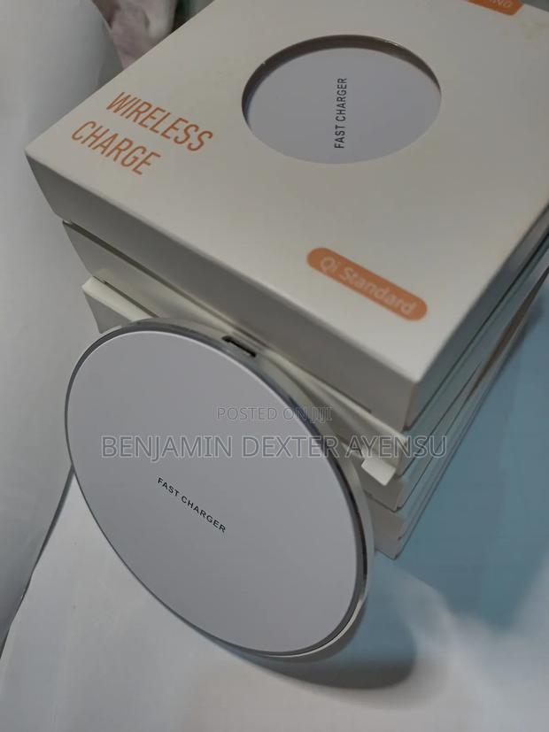 Magsafe Charger for iPhones, Wireless. · Photo 2