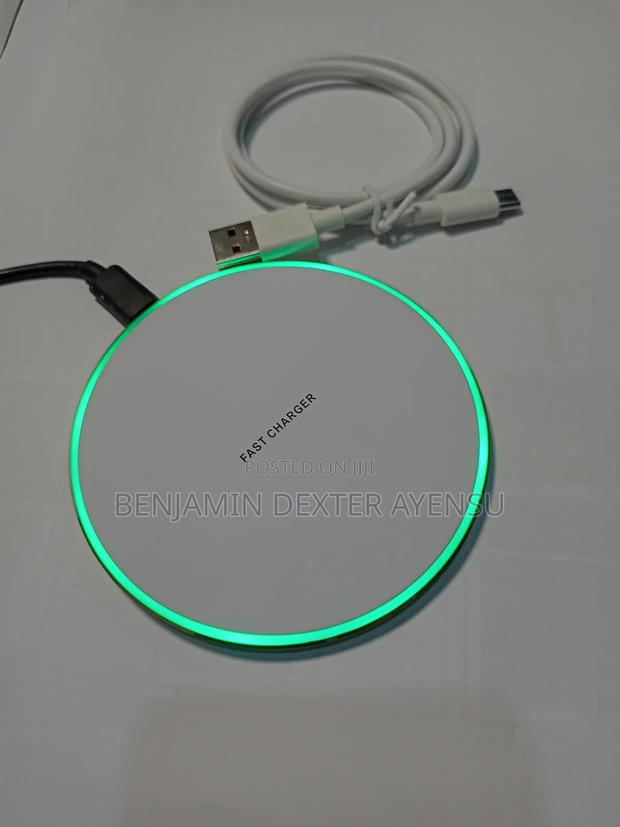 Magsafe Charger for iPhones, Wireless. · Photo 3