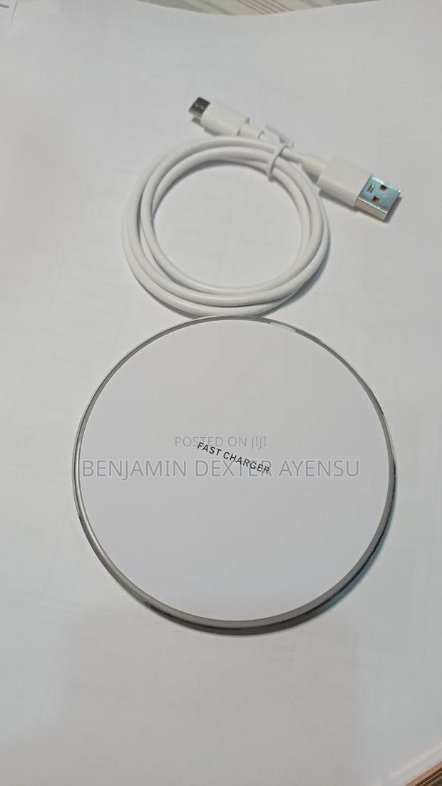 Magsafe Charger for iPhones, Wireless. · Photo 4