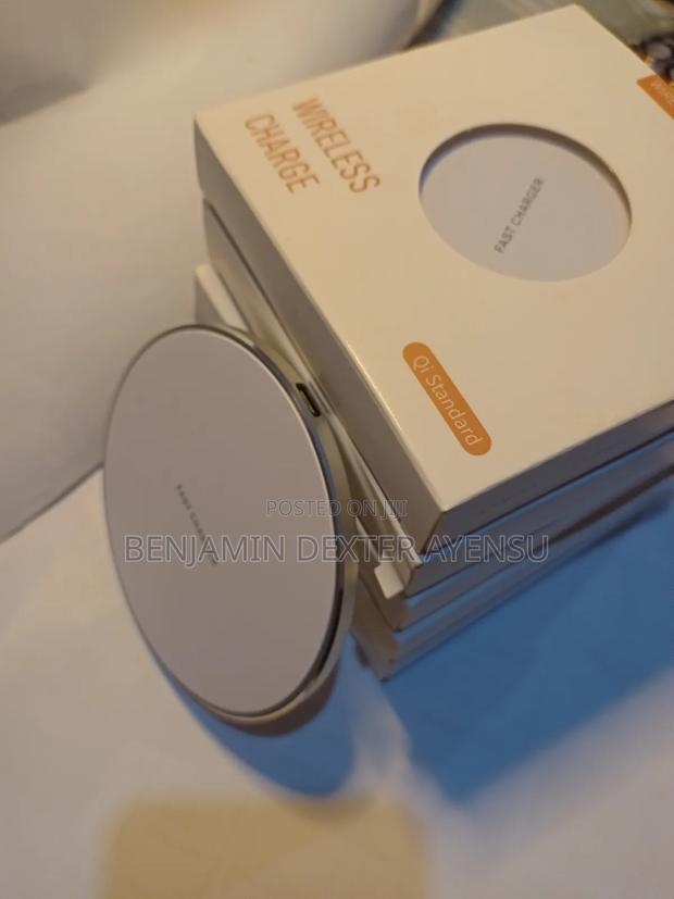 Magsafe Charger for iPhones, Wireless. · Photo 5
