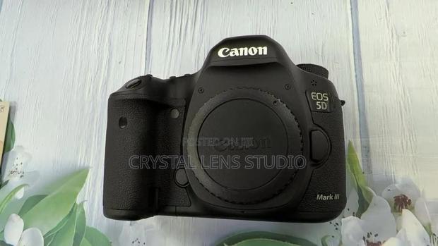 99% New 5d Mark 3 With Bag and Free Sd Card · Photo 2