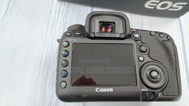 99% New 5d Mark 3 With Bag and Free Sd Card · Photo 3