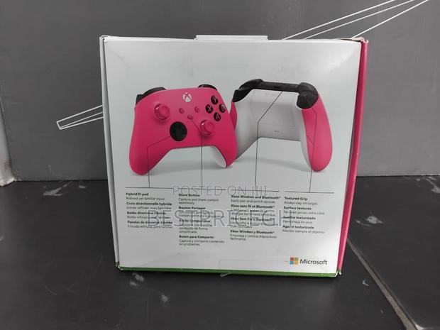 Xbox Controller - Pink · Photo 3