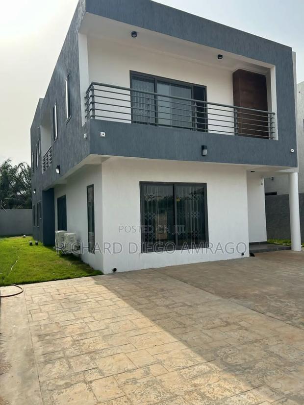 4bdrm Townhouse/Terrace in Oyarifa Mall Area for sale · Photo 1
