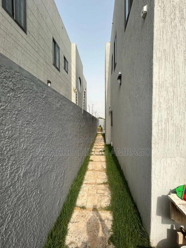 4bdrm Townhouse/Terrace in Oyarifa Mall Area for sale · Photo 2