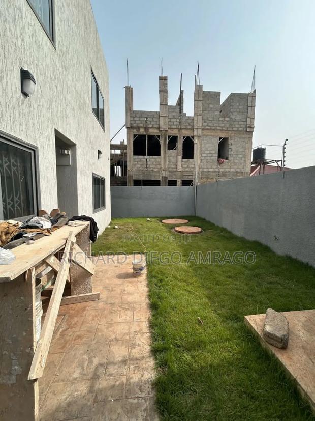 4bdrm Townhouse/Terrace in Oyarifa Mall Area for sale · Photo 4