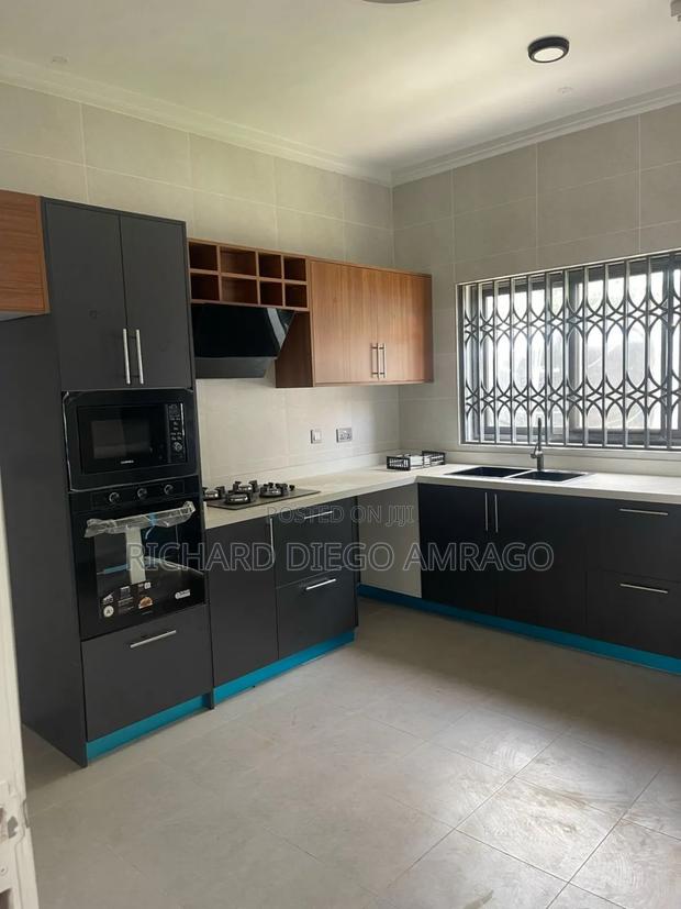 4bdrm Townhouse/Terrace in Oyarifa Mall Area for sale · Photo 6