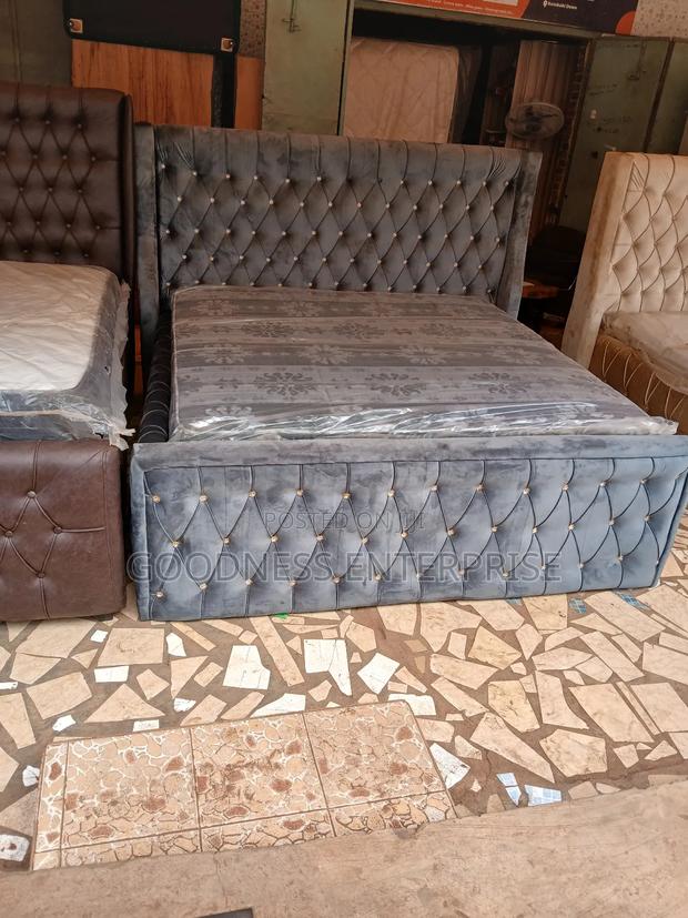 Queen Size With Mattress · Photo 1