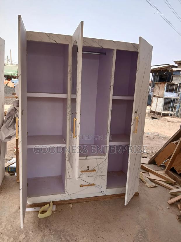 Three Doors Wardrobe · Photo 1